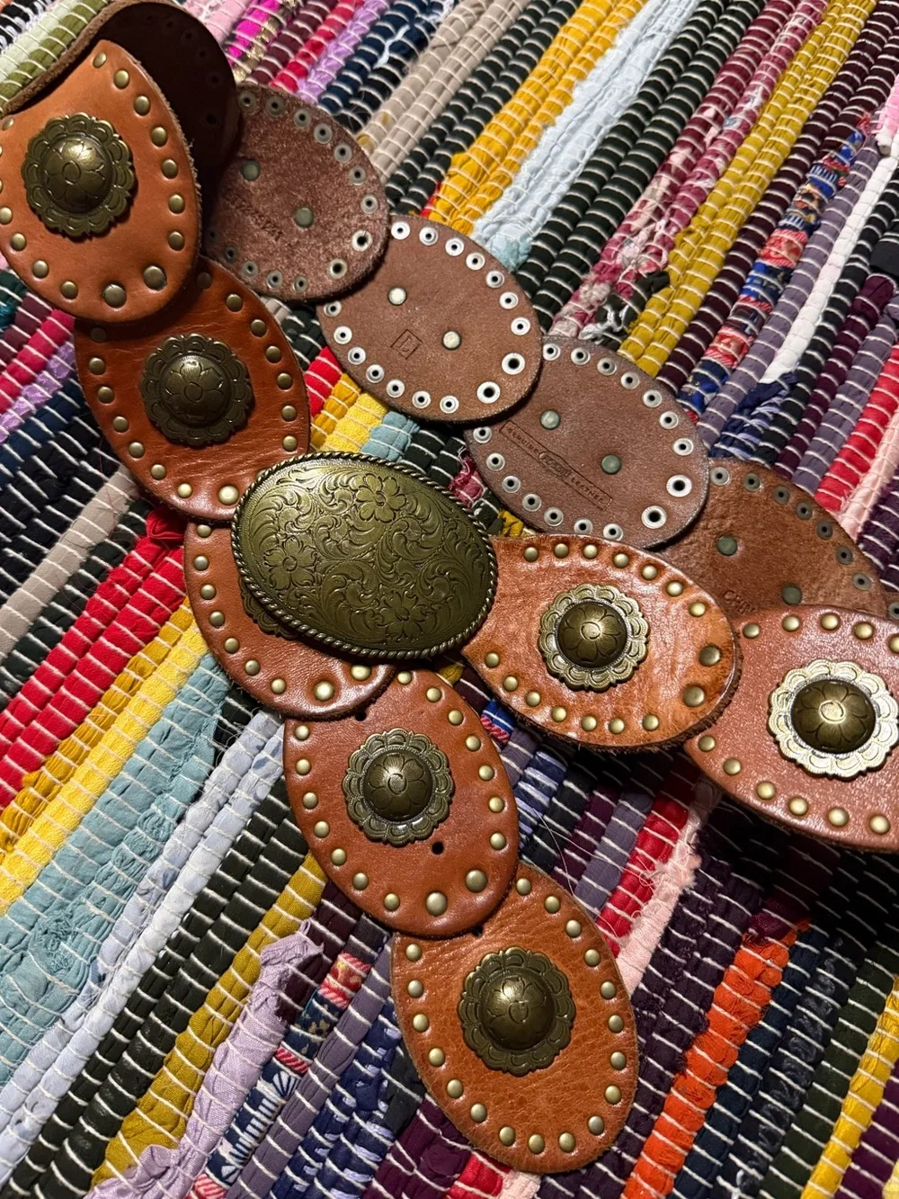 90’s VINTAGE Fossil genuine leather studded concho belt - Picture 2 of 6